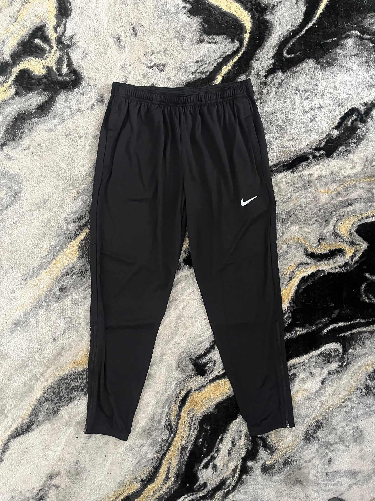 Nike Challenger Joggers in Black – Tapered Lightweight Training Sweatpants
