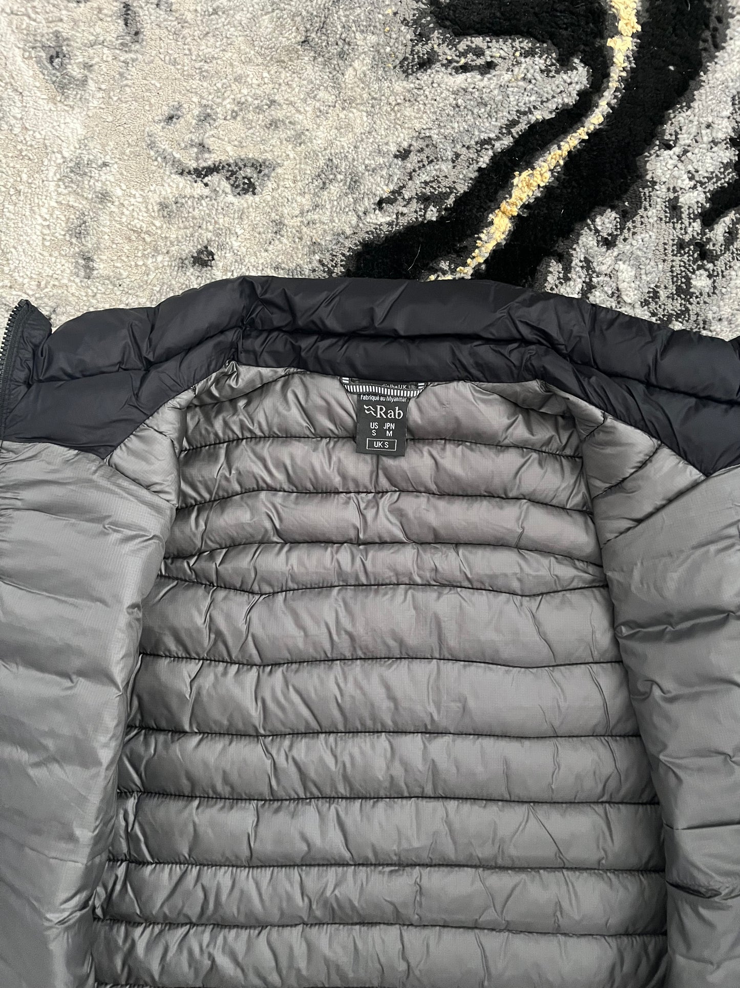 RAB Cirrus Insulated Jacket in Black – Lightweight Mens Outerwear