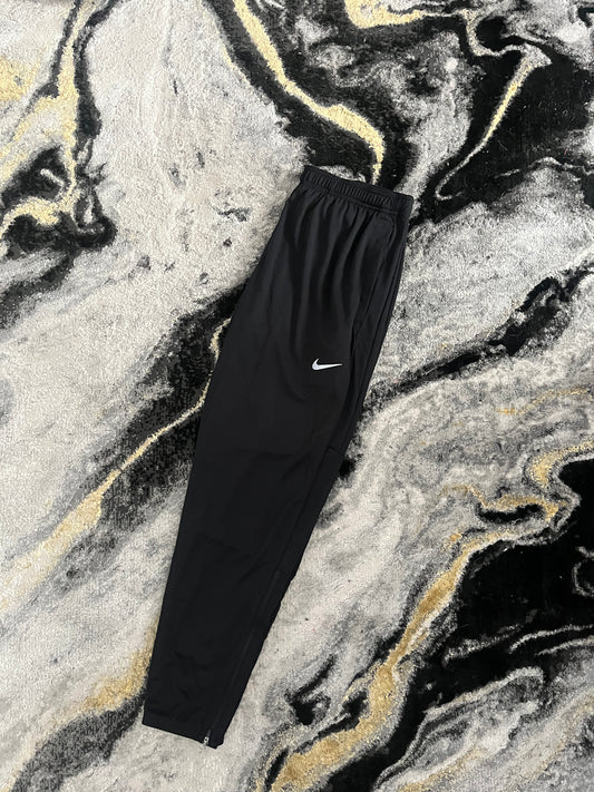 Nike Challenger Joggers in Black – Tapered Lightweight Training Sweatpants