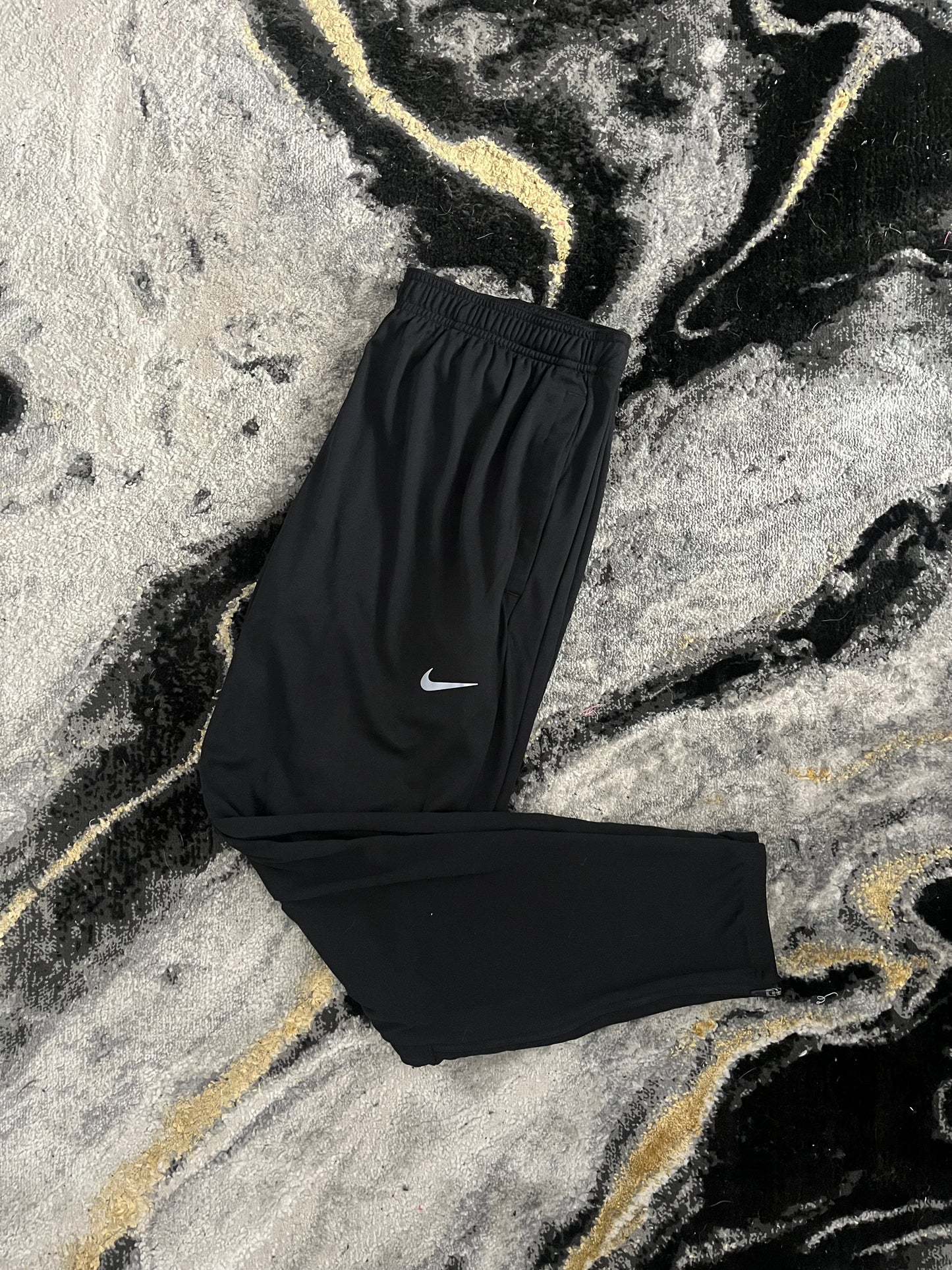 Nike Challenger Joggers in Black – Tapered Lightweight Training Sweatpants