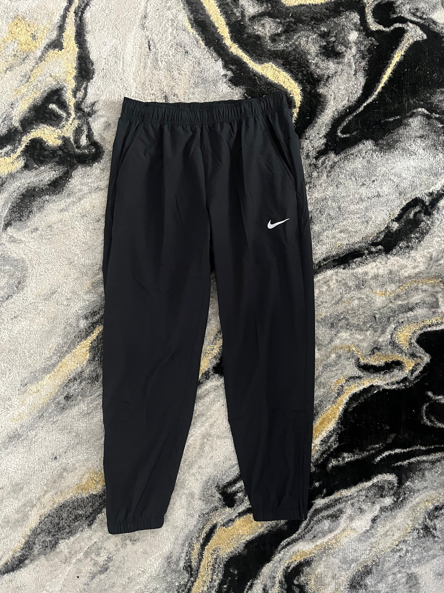 Nike Form Joggers in Black – Slim Tapered Training Pants