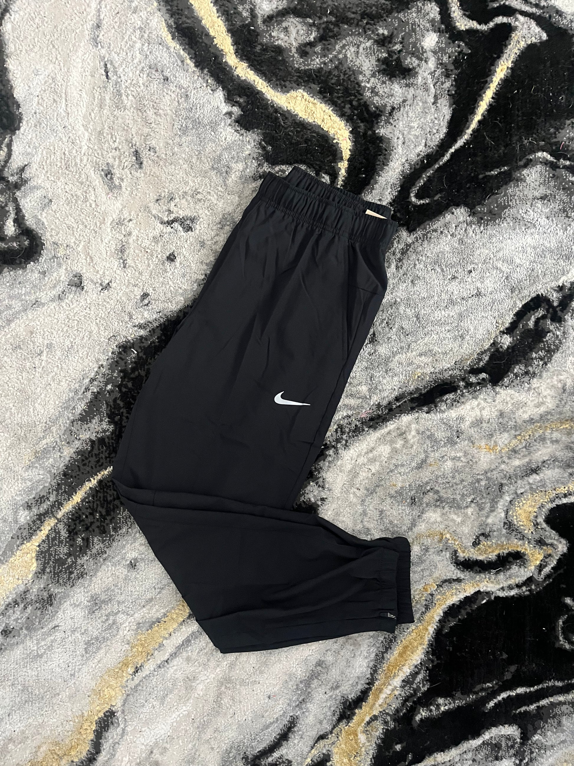 Nike Form Joggers in Black – Slim Tapered Training Pants