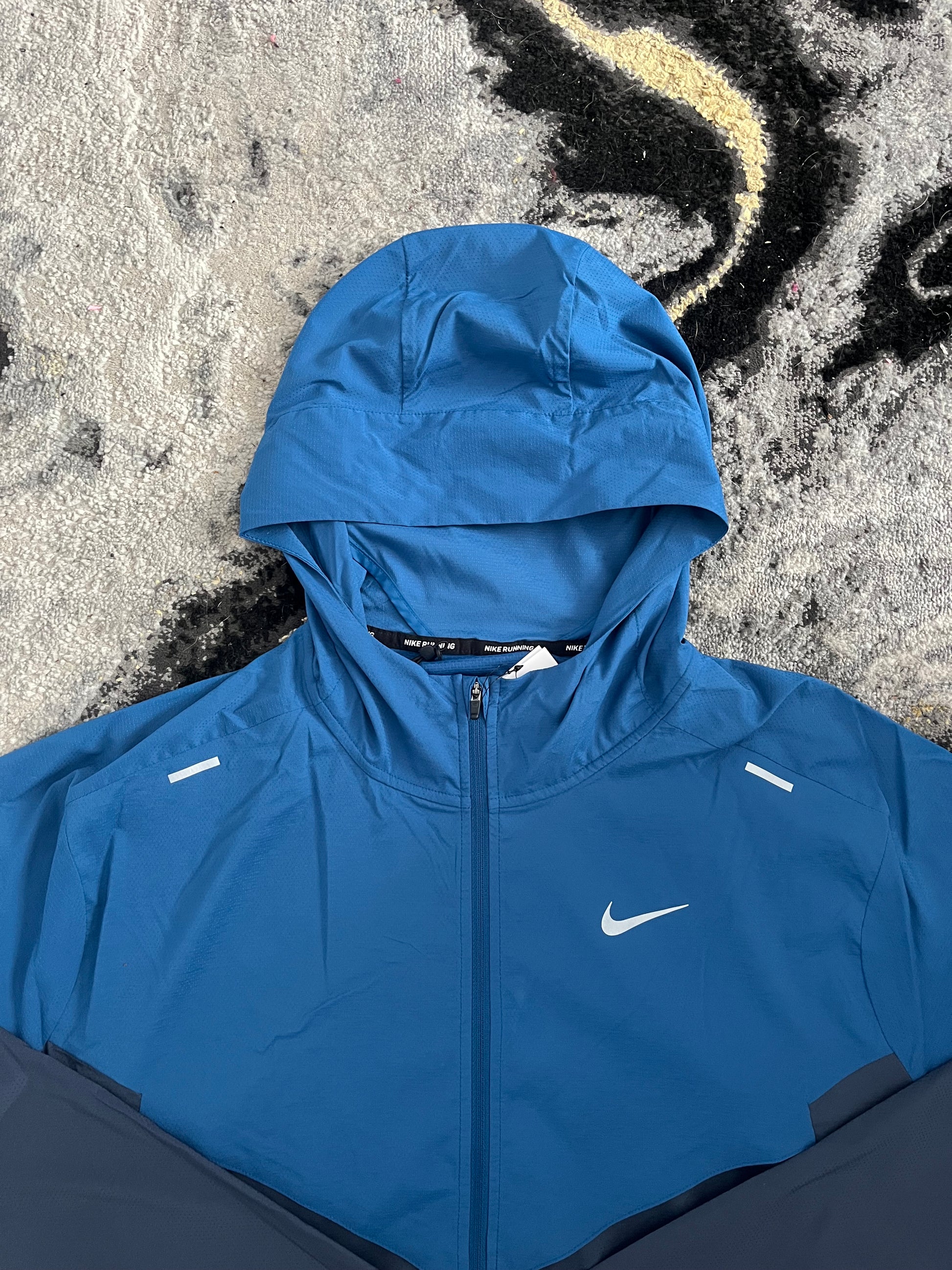 Nike Windrunner Jacket in Blue – Lightweight Hooded Windbreaker