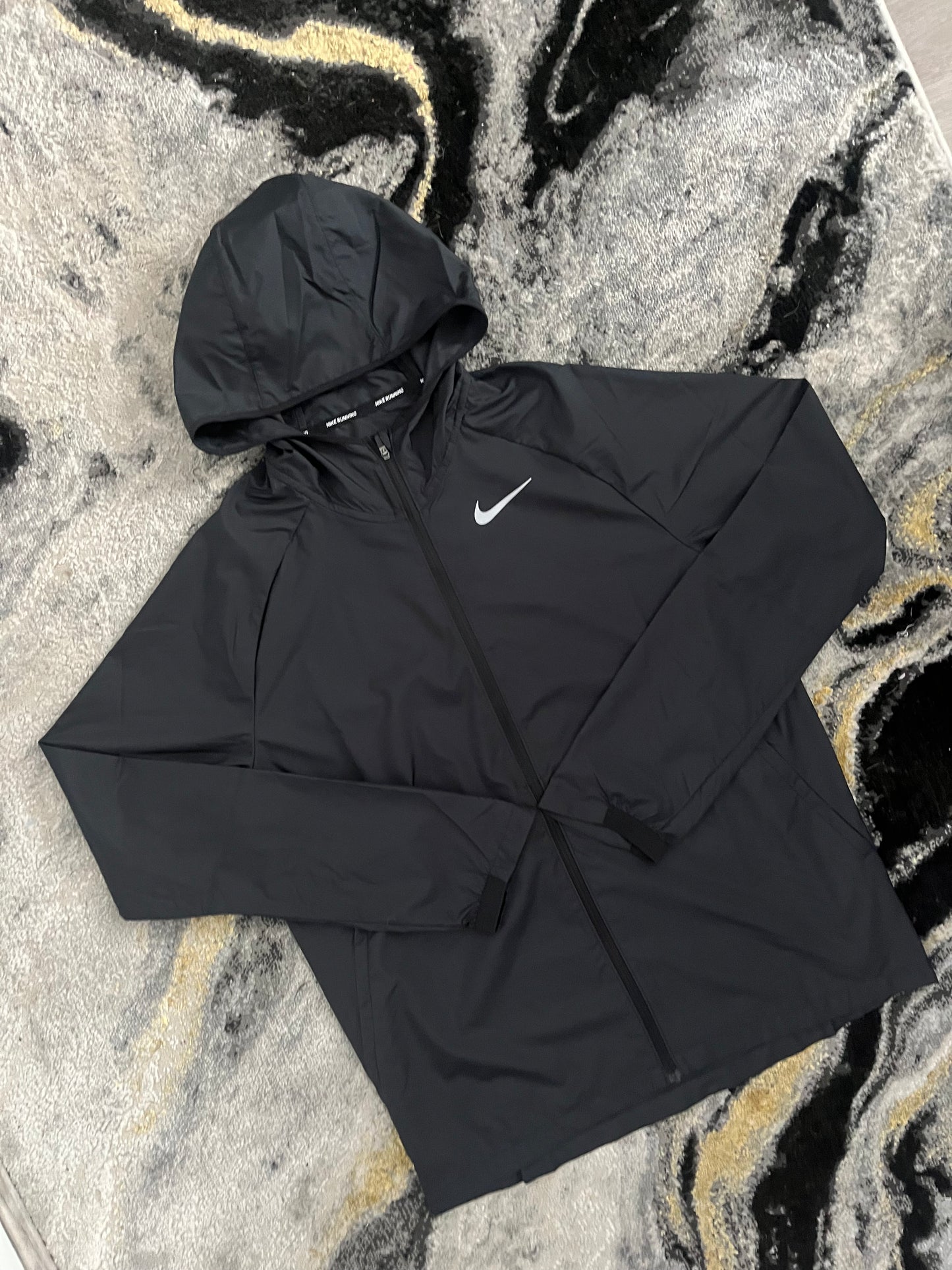 Nike Windrunner Jacket in Black – Lightweight Hooded Shell